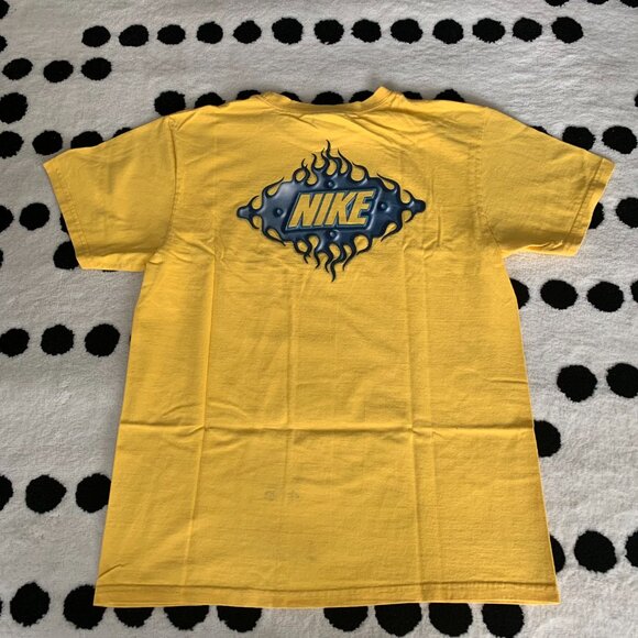 Vintage Nike Swoosh Graphic Print T-Shirt - Picture 3 of 9